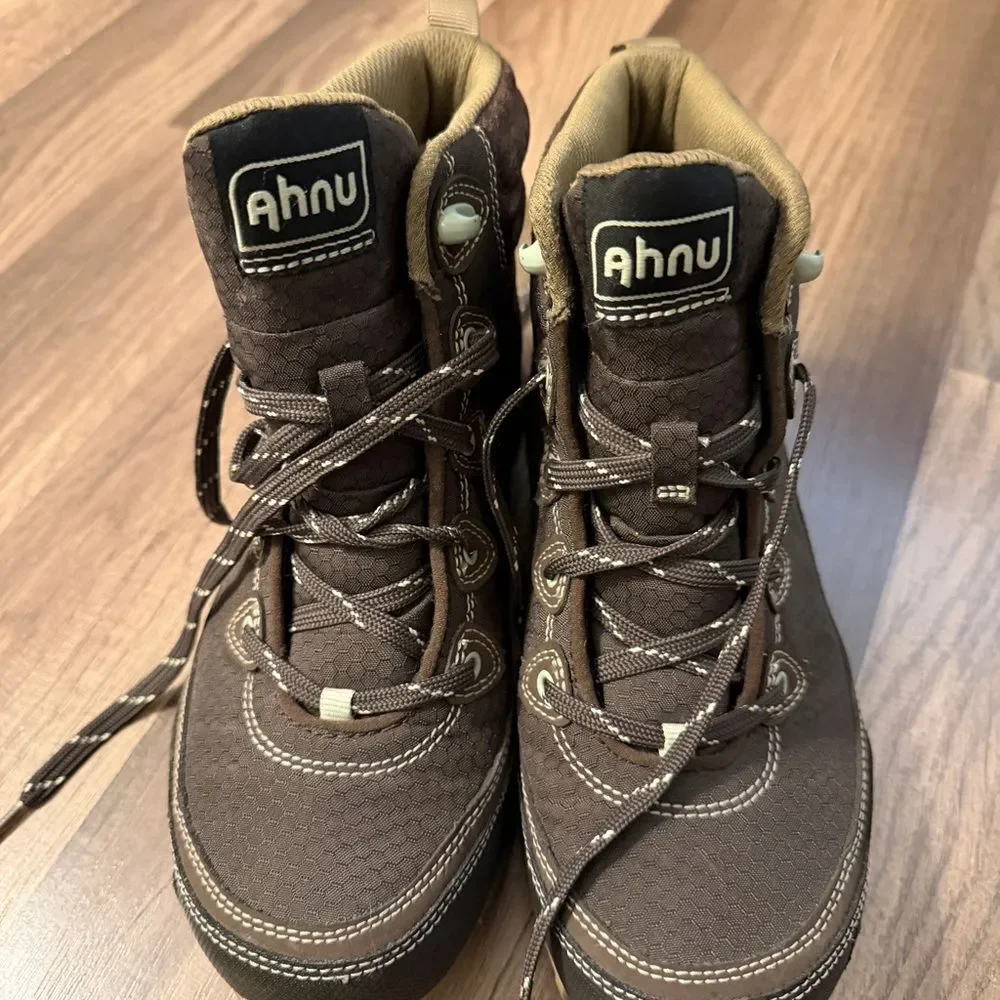 Ahnu by Teva Sugarpine Women’s Dark Brown Waterproof Hiking Boots 6.5